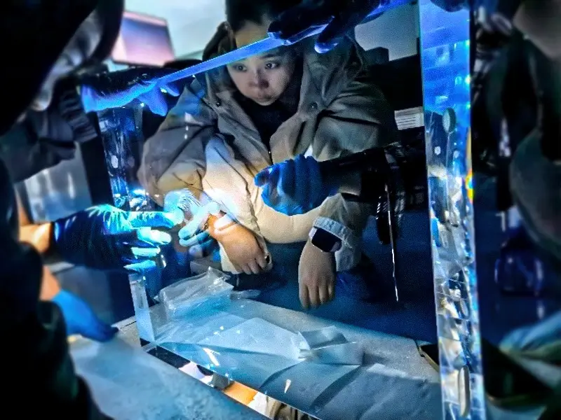 Inspecting an aspherical quartz after polishing.